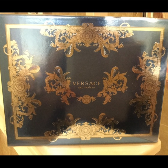 Versace Cologne Gift Set ❌sold❌ - Picture 3 of 3